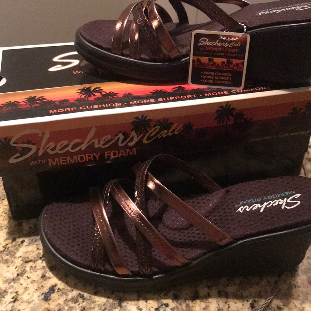 Śketchers memory foam sandals, brand new!
